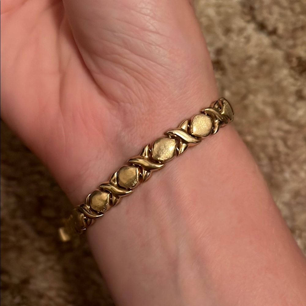 Elegant Gold Bracelet